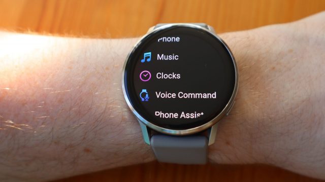 Голосовое управление Garmin снижает автономность умных часов почти в два раза Голосовые команды Garmin значительно уменьшают время работы умных часов без подзарядки