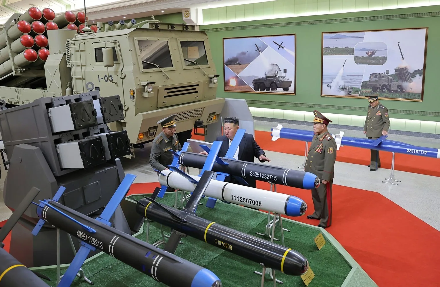 Засветился северокорейский аналог боеприпасов GLSDB, представляющих собой авиационную бомбу, запускаемую из наземной пусковой установки