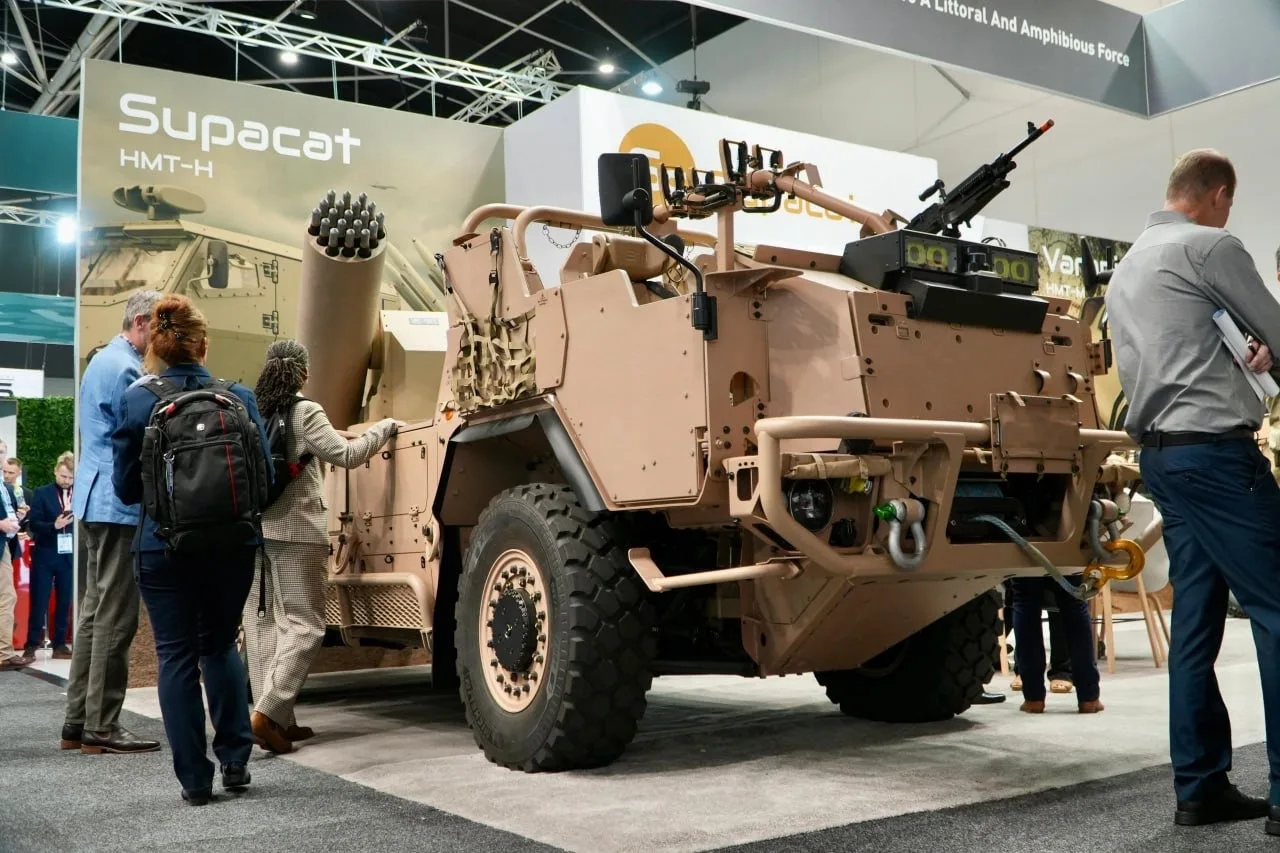 Британская компания Supacat представила на выставке Land Forces 2026 систему ПВО на базе Supacat HMT 400