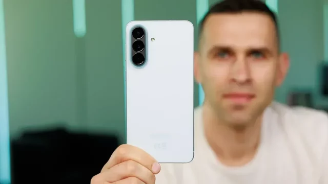 Samsung сокращает выпуск смартфонов на треть | DGL.RU