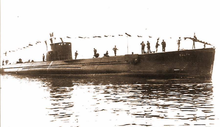 ​Подводная лодка «Сальпа» вступила в строй итальянского флота в декабре 1932 года. До своей гибели она успела совершить 15 боевых походов. Фото сделано во время спуска субмарины на воду — орудие на палубе еще не установлено. - «Ныряющие пушки» | Военно-исторический портал Warspot.ru